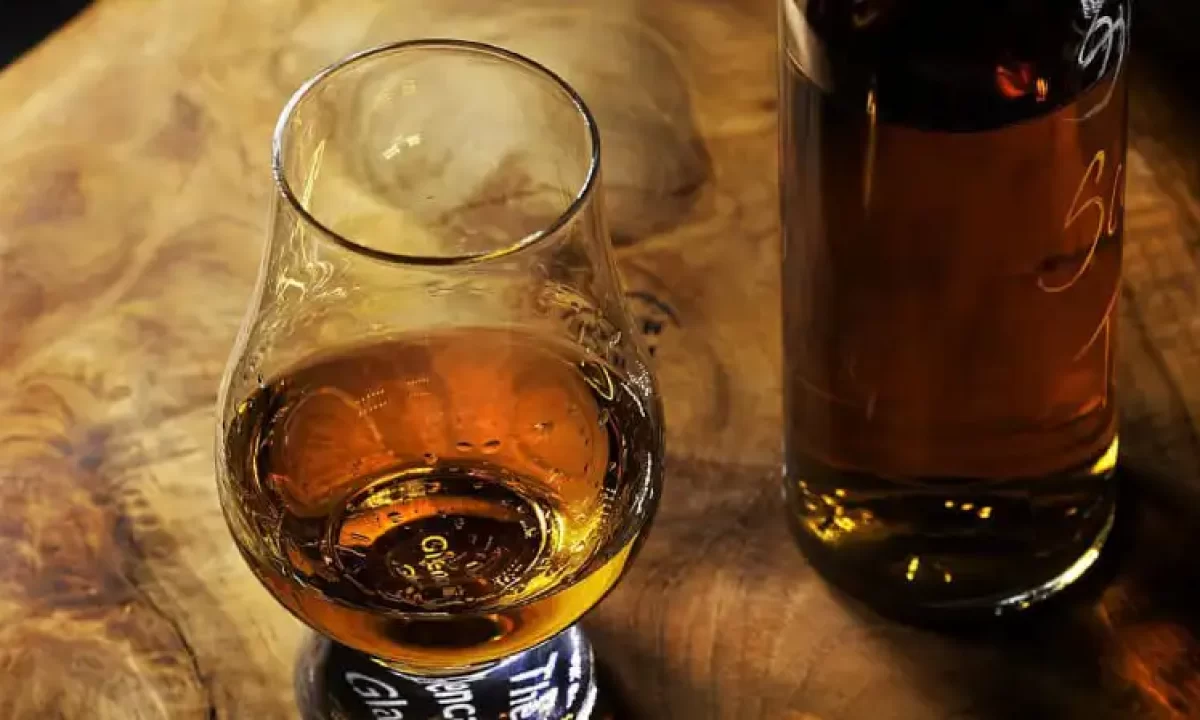 Dégustation de whisky dans ses différentes étapes avec apéro snack